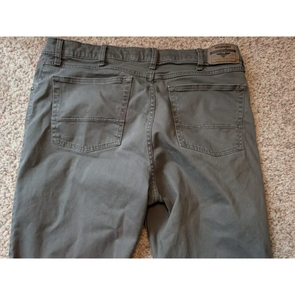 Wrangler Men 36x32 Straight Fit Premium Quality Five Pocket Pants Olive Green
